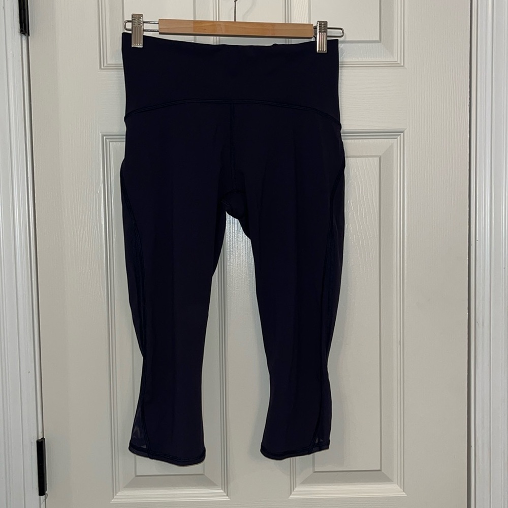 Lululemon Midnight Navy Train Times Crop 17” Size 8‎ Running Yoga Athletic Capri
